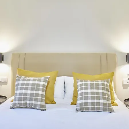 Estudios Bordadores By Valdesierra